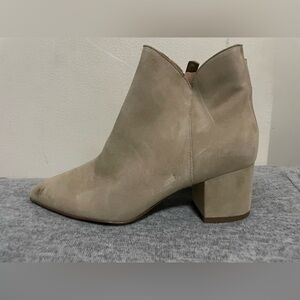 Cole Haan Elyse Pointed Toe Ankle Booties Size 6 B Beige Suede - As Is